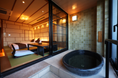 【お部屋グレードUP確約！】先約２組限定★カジュアル露天客室の料金でランクUP！特選会席を堪能♪