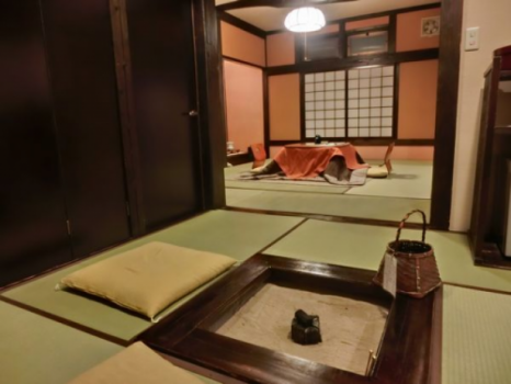 離れＡタイプ　囲炉裏に炭火を起こしてお楽しみください