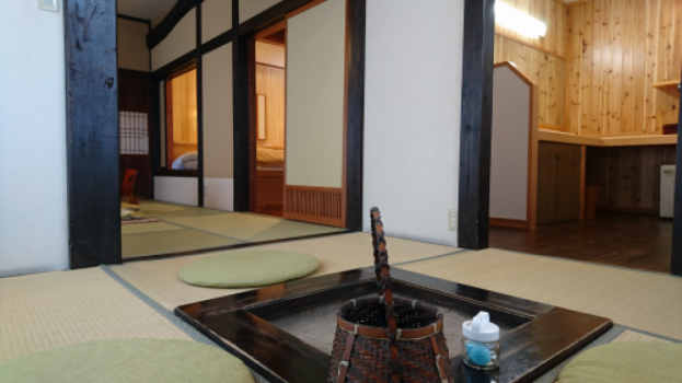 ベッド対応のお部屋201
囲炉裏の間より
