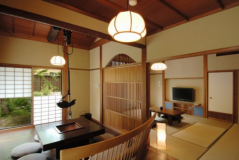 専用露天風呂が付いた柿香庵 10帖の本間と7.5帖の囲炉裏の間+専用露天風呂 専用露天風呂が付いた柿香庵 10帖の本間と7.5帖の囲炉裏の間+専用露天風呂