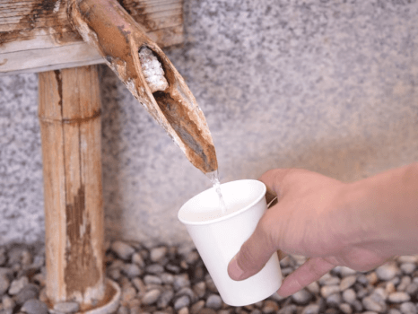 *リラックスコーナー/世界屈指のラドン泉は飲泉もOK!治癒力に優れた温泉で鋭気を養いましょう。 *リラックスコーナー/世界屈指のラドン泉は飲泉もOK!治癒力に優れた温泉で鋭気を養いましょう。
