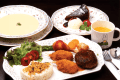 夕食一例（小人）。お子様ランチ形式のお食事（３歳～小学３年生）。