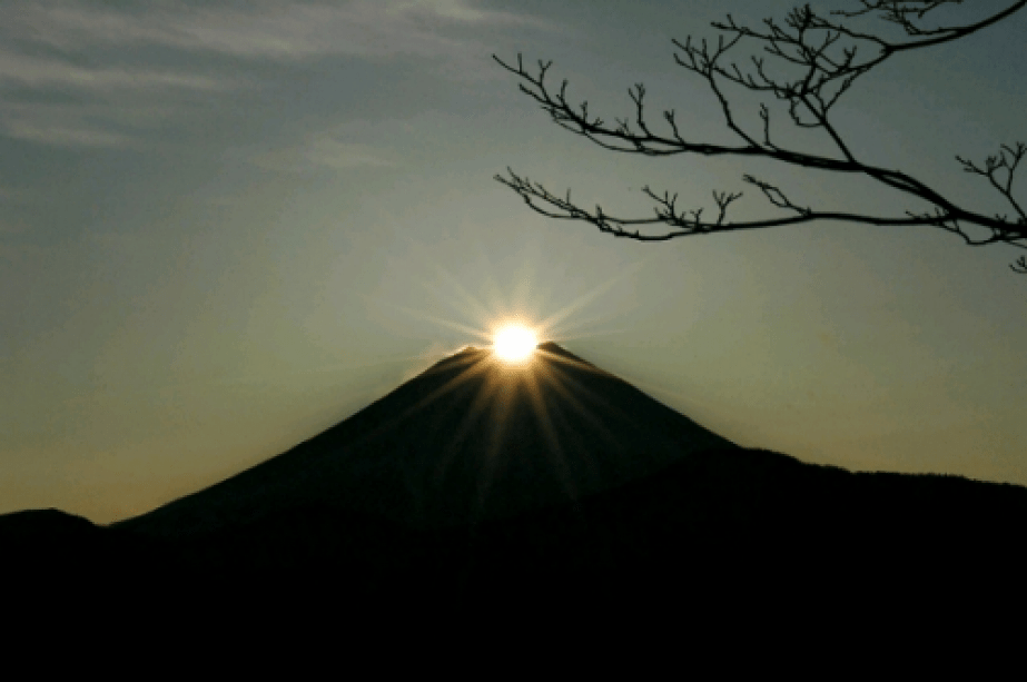 身延山山頂から眺める≪ダイヤモンド富士≫