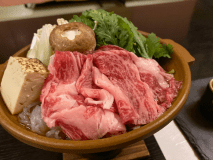 甲州牛のすき焼き鍋（一例）