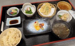 <おまかせ定食>一例 <おまかせ定食>一例