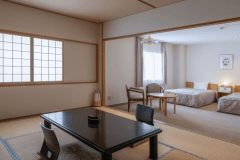 客室（和洋室）広々とご利用頂ける和室+ツインベッドのお部屋タイプ【写真は一例】