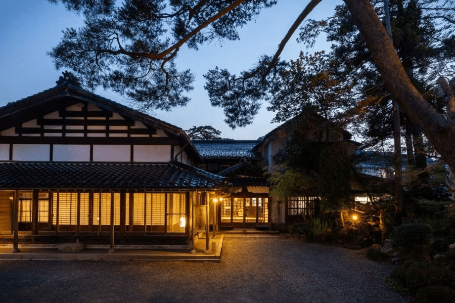 *【外観】髙志(越)の国の古名にちなんだ髙志の宿として皆さまに親しまれております。 *【外観】髙志(越)の国の古名にちなんだ髙志の宿として皆さまに親しまれております。