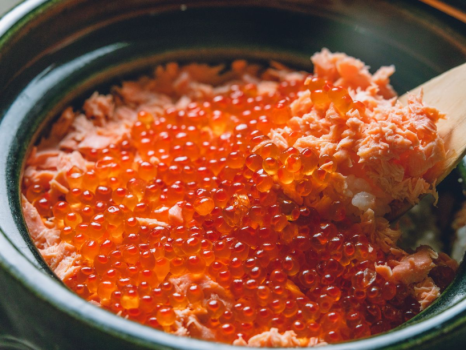 鮭とイクラの土鍋御飯