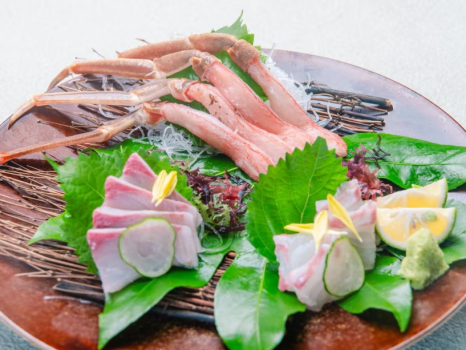 蟹刺しと地魚の盛り合わせ（※画像は２名盛り）