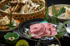 輸入松茸と奈良のブランド牛『大和牛』のすき焼が食べ放題の会席です。 輸入松茸と奈良のブランド牛『大和牛』のすき焼が食べ放題の会席です。
