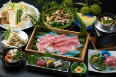 国産松茸を使用(一部)した会席です。
※国産松茸は、時期により産地が変わります。 国産松茸を使用(一部)した会席です。
※国産松茸は、時期により産地が変わります。