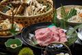 輸入松茸と奈良のブランド牛『大和牛』のすき焼が食べ放題の会席です。
