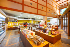 売店「花折峠」　8：00～21：00 営業