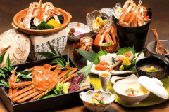 冬の王様《ズワイガニ》と温泉をたっぷり味わう、カニづくし会席プラン（イメージ） ※左下の【カニ姿一杯】は、２名様分になります