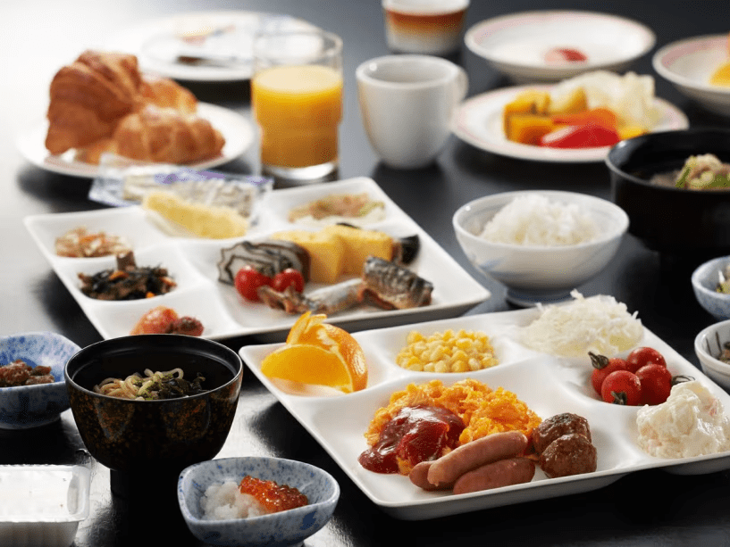 【朝食バイキング】フレッシュな食材を使い、富山の郷土料理をはじめ和洋折衷メニューを取り揃えました