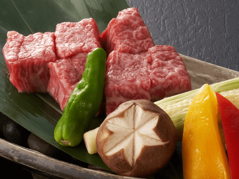 【国産黒毛和牛の石焼】「万葉の膳」をグレードアップ！魚だけではなく肉も食べたい！数量限定特別膳