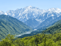 【剱岳】館名の由来にもなった、新旧日本百名山に選定されている日本では数少ない氷河の現存する山です