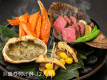 【法楽焼（ほうらくやき）】素焼きの平たい土鍋に小石を敷いて、食材を並べ豪快に蒸し焼きにする料理です