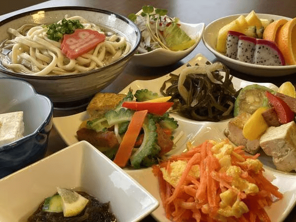 沖縄の食材や郷土の味にこだわった種類豊富な朝食ビュッフェ 沖縄の食材や郷土の味にこだわった種類豊富な朝食ビュッフェ
