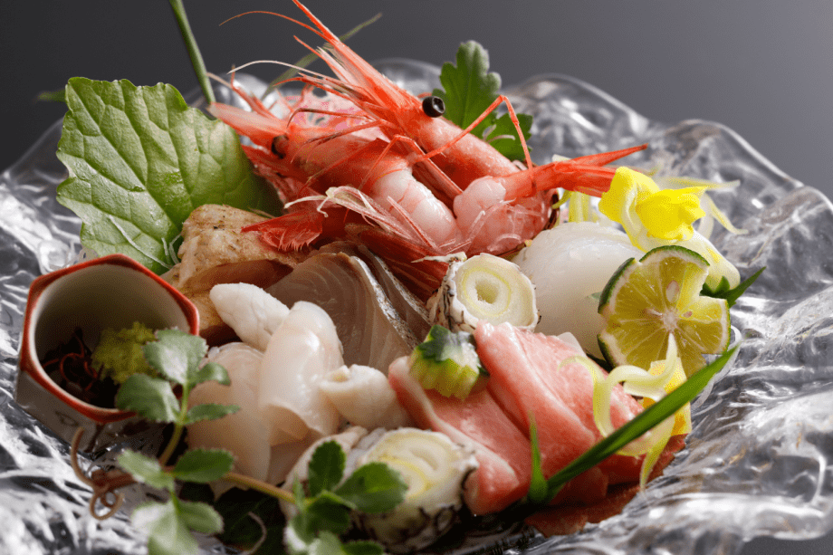 【夏・お料理】6種のお刺身盛り合わせ（アコウ、大トロ、白烏賊、カジキ鮪、平目、甘海老）で海の幸を堪能