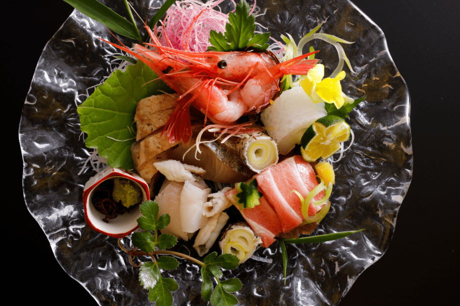 【夏・お料理】6種のお刺身盛り合わせ（アコウ、大トロ、白烏賊、カジキ鮪、平目、甘海老）で海の幸を堪能