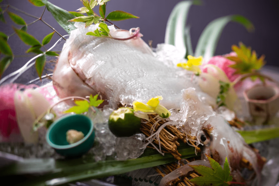 【初夏の味覚・活イカ】透き通るような身の美しさと、コリッとした食感、噛むほどに広がる甘み