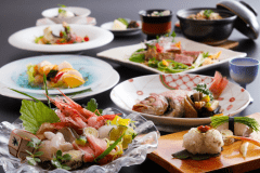 【夏の豪華美食】黒毛和牛サーロインステーキやのど黒山椒煮、新鮮なお造り６種盛りなど夏のお料理を堪能！