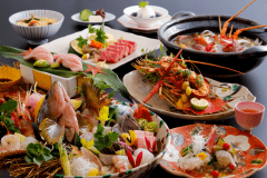 【秋の豪華美食】伊勢海老や本鮪トロ、黒毛和牛サーロインステーキなど高級食材を使用したお料理を堪能！