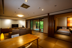 ガーデンビュー離れ特別室　ゆったり広く落ち着ける色合い・・・