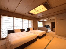 【本館・スタンダード和洋室】2025年夏にリニューアルした、ゆったりと寛げる和洋室です。