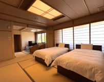 【本館・スタンダード和洋室】2025年夏にリニューアルした、ゆったりと寛げる和洋室です。