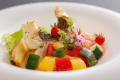 焼物　スズキと夏野菜のマリネ　青さ海苔ソース