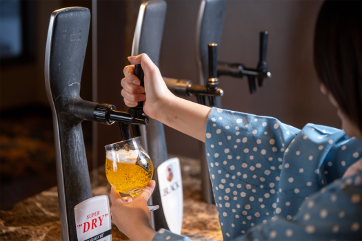 夕食時ドリンクコーナーの一例。ビールやハイボールのサーバーもございます。