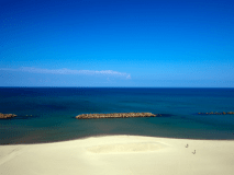目の前は見渡す限りの青い海～庄内浜の雄大な景色をお楽しみください～