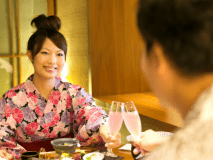 二人のすてきな想い出に「乾杯♪」