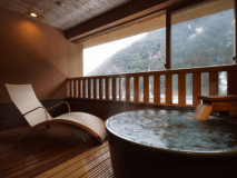 べんがら　露天風呂