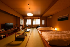 Bタイプ　「満天星」　日本の伝統的な佇まいにモダンなテイストを織り交ぜたお部屋です。お布団にはイタリア・マニフレックス社製のマットレスを使用した睡眠にこだわったお部屋です。