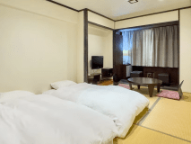 和室ツイン（畳にマットレス2台）