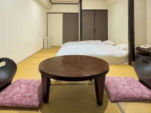 和室ツイン（畳にマットレス2台）