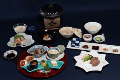 四季折々の創作料理&rdquo;天拝会席&rdquo;※写真は3月料理です