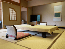 【１室限定　貴賓室　15帖+6帖+4.5帖　ヒノキの内風呂】卓や座椅子、調度品などは、この部屋の為にだけしつらえた当館特別仕様となっています。