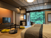 【３室限定　和モダン　ツインベッド12.5帖和モダンルーム】シモンズ社製ベッドが快適な眠りを誘います。※3名様目からはお布団のご用意です。