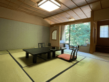 【ホテルおがわスタンダード和室　12.5帖和室】旅行中にはあえて畳に布団で和の情緒溢れる温泉旅行を楽しみたい方にオススメ。