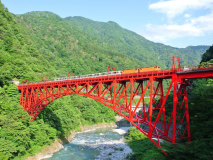 【秘境好きな方へ】黒部峡谷の大自然と天然洞窟風呂など５つのお湯めぐりを楽しめる小川温泉を巡る温泉旅行