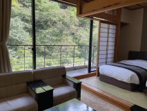 【次の間和洋室】広過ぎず、狭過ぎずのちょうど良い広さが、お子様連れやご家族連れに人気です。