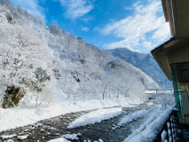 【見ごろは12月中旬～3月中旬】晴れた日は雪をかぶった木々がキラキラと輝いてまぶしいぐらいです