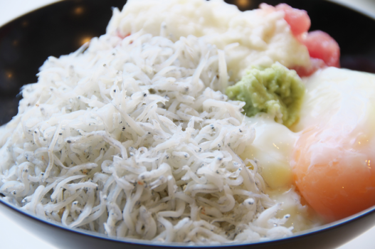 土佐丼　お好きな具材をのせてご自由にお召し上がりくださいませ。