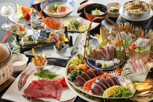 【皿鉢料理と土佐風会席イメージ】6月～8月の内容となります。