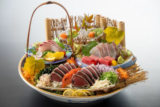 【皿鉢料理】藁焼きタタキはもちろん、大月町産本鮪の極に土佐沖で獲れた新鮮な海の幸を存分に堪能！