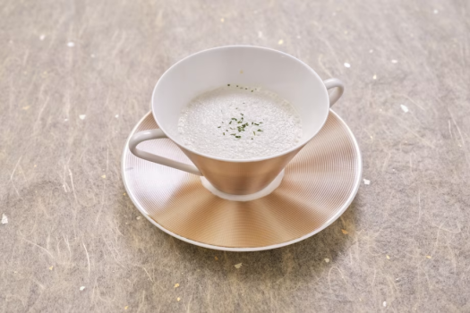 【スープ】栗の柔らかい風味が広がるカプチーノ仕立てのスープは秋らしさをお届けいたします。